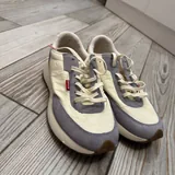 Куртка adidas, пиджак Henderson, кроссовки Levis, Zippo, настолка 8