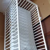 Детская кроватка IKEA с матрасом, простыней и ванночкой 1