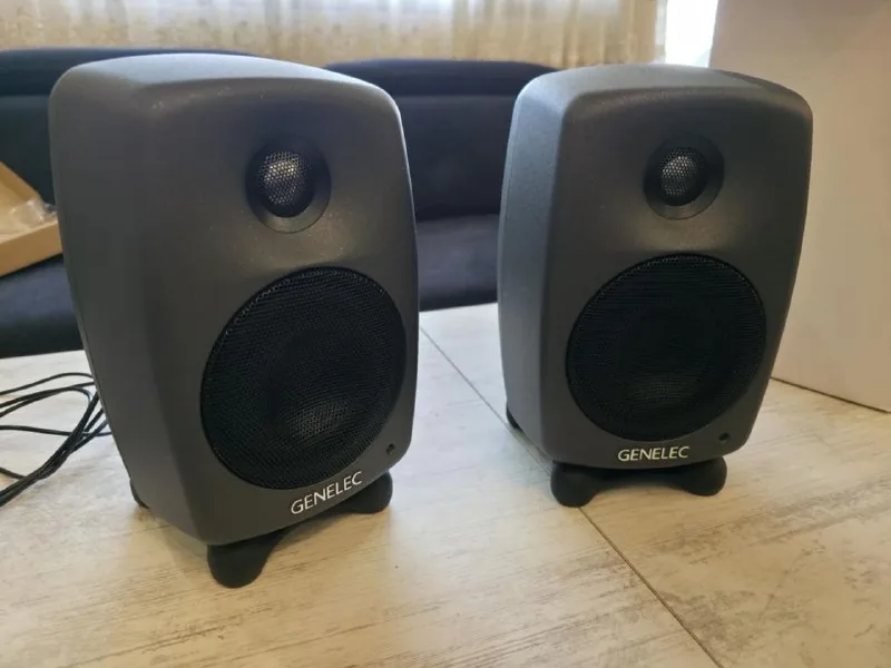 Пара студийных мониторов Genelec 8020D 1