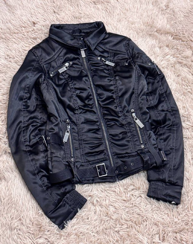 Женская черная куртка размер S/M 2