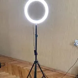 Кольцевая LED-лампа на штативе 1