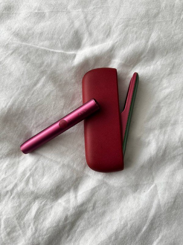 IQOS ILUMA красный с зелёной панелью 3