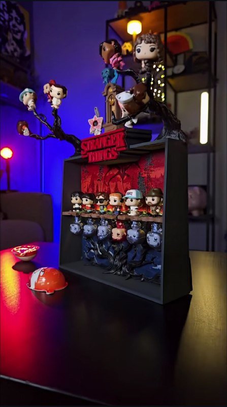 Витрина для коллекционных фигурок Stranger Things 4