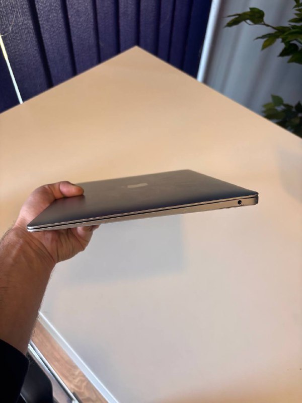 MacBook Air 2018, Intel i5 8/256GB 5