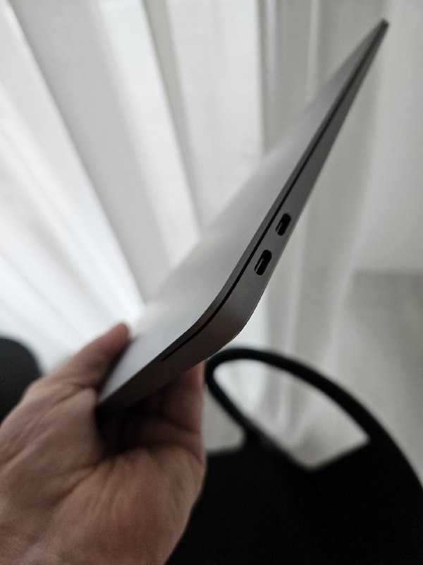 MacBook Air M1, 8GB/256GB, идеальное состояние 6
