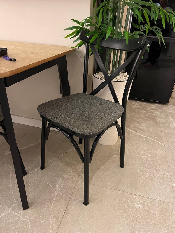 4 стула, стол 1,30 на 80 2