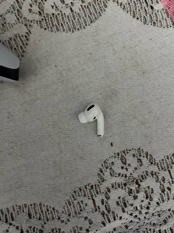 Правый наушник от AirPods Pro