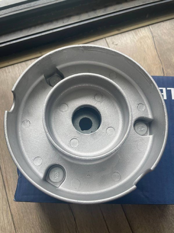 Опоры передних амортизаторов для BMW X5, X6 3