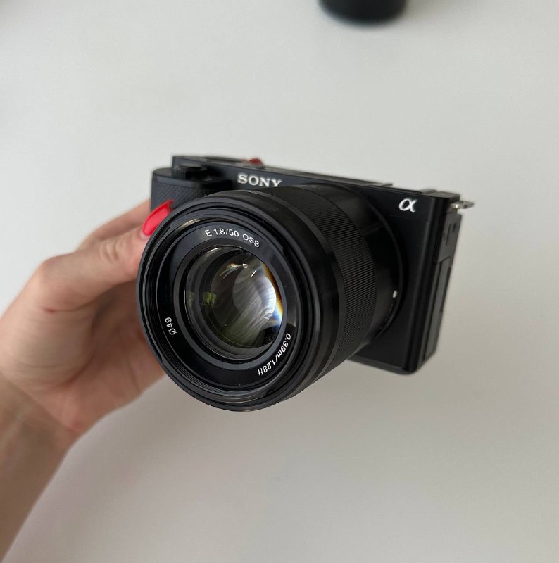 Камера Sony ZV-E10, объектив Sony 1.8/50mm