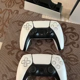 PlayStation 5 Digital Edition, контроллеры, зарядная станция 2