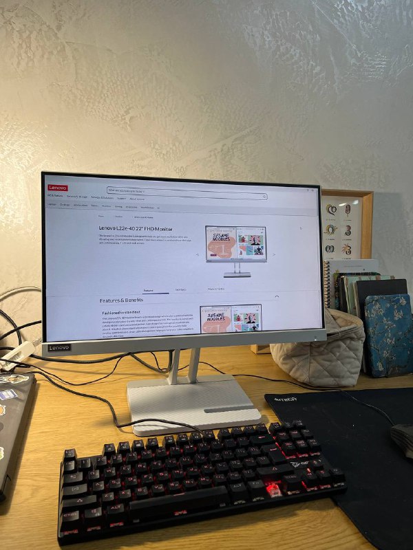 Lenovo L22e-40 22" FHD Monitor 2