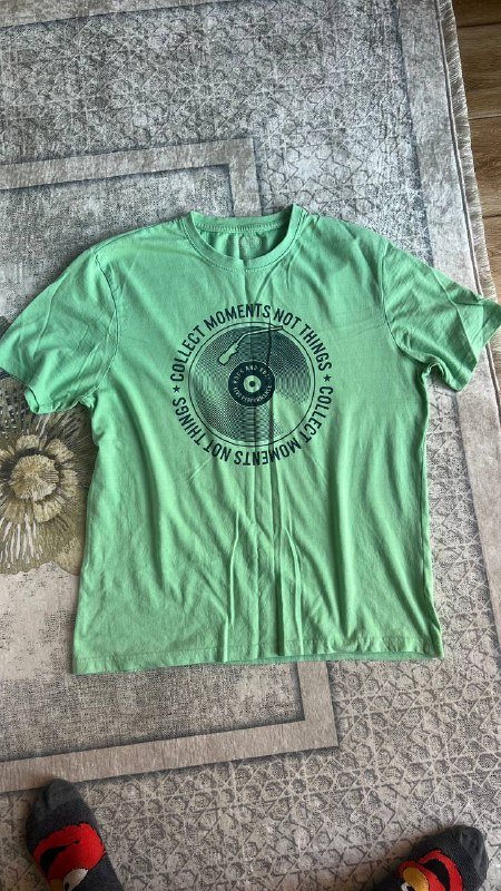 Футболки размер M зелёная, серая, чёрная с принтом 2