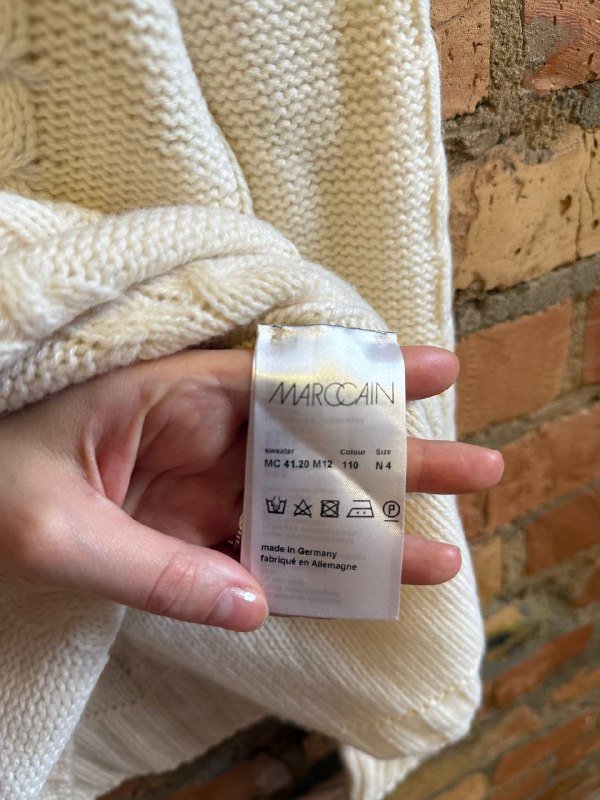 Свитер шерстяной M размер 3