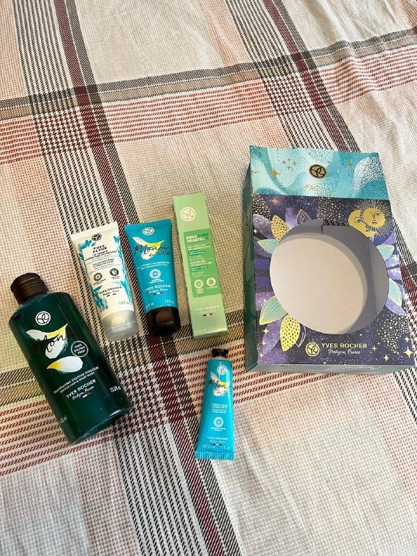 Подарочный набор Yves Rocher гель для душа, лосьон, кремы, мини-средства 2