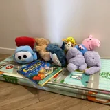 Мягкие игрушки, книга со сказками, детский коврик 1