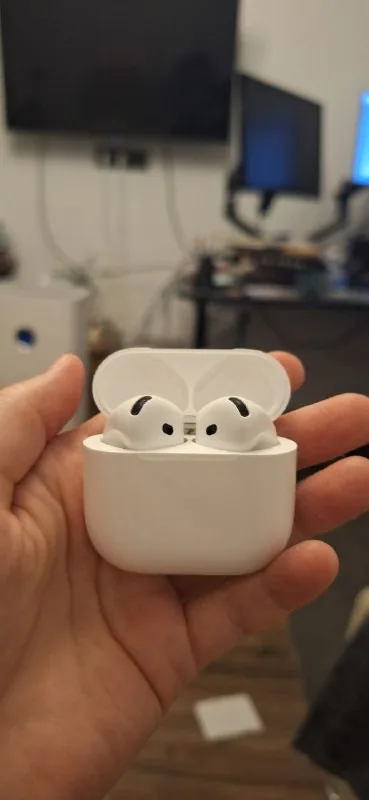 Наушники AirPods 4 с активным шумоподавлением
