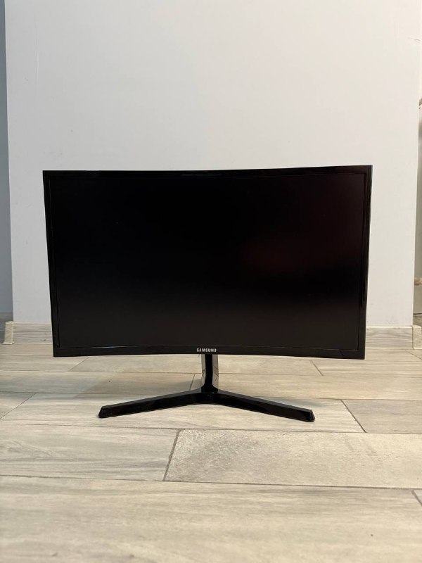 Монитор Samsung 23,5 дюйма с изогнутым экраном 1