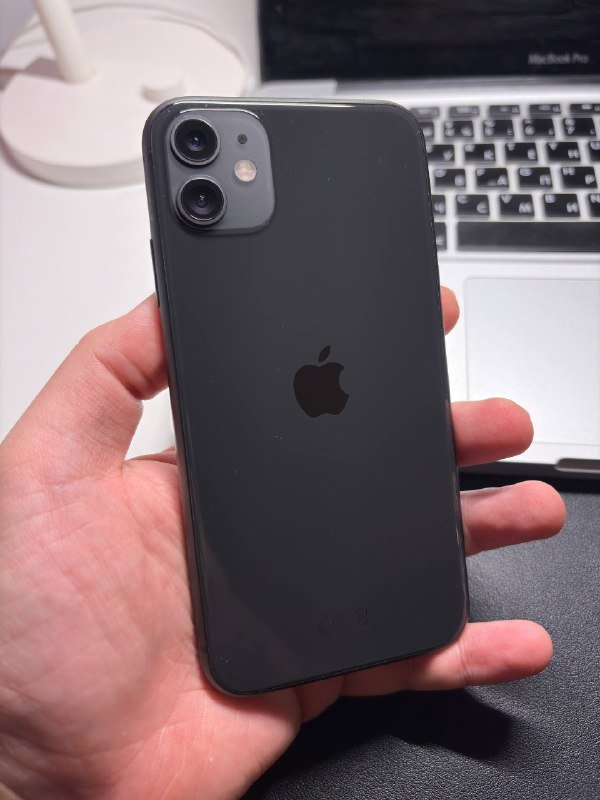 iPhone 11 128GB, cable, cases