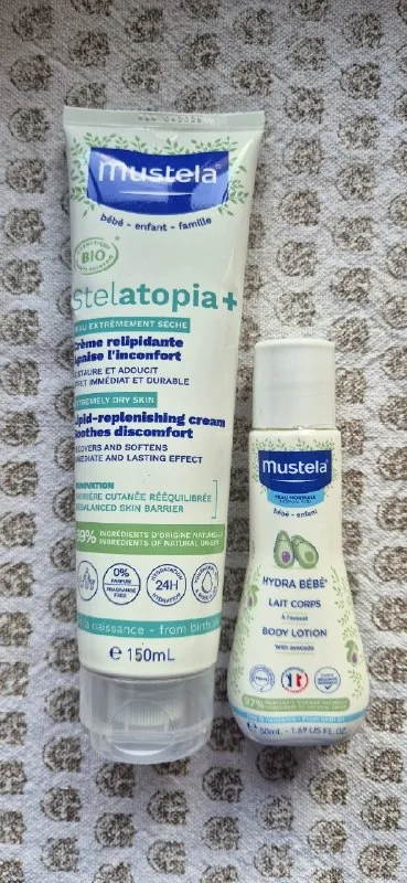 Крем-эмолент Stelatopia+ и лосьон Hydra Bébé Mustela