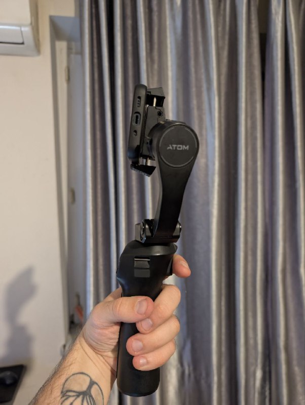 Трёх осевой стабилизатор для телефона Snoppa atom 3