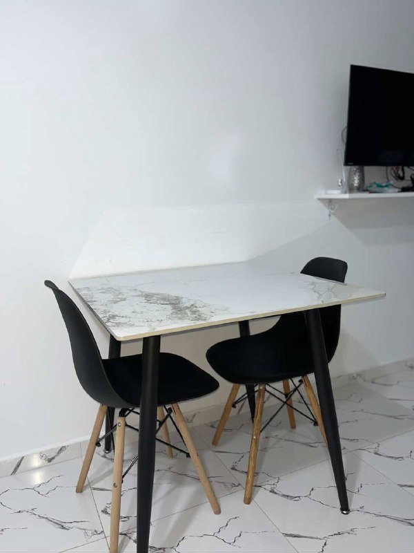 Шкаф, стол со стульями 9