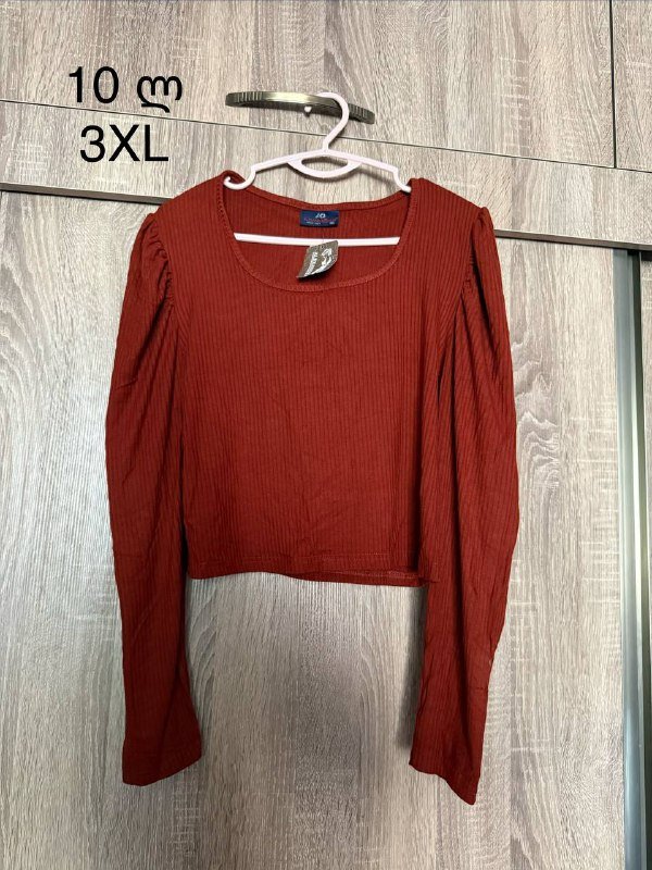 Женские вещи: платья и кофты разных размеров 4