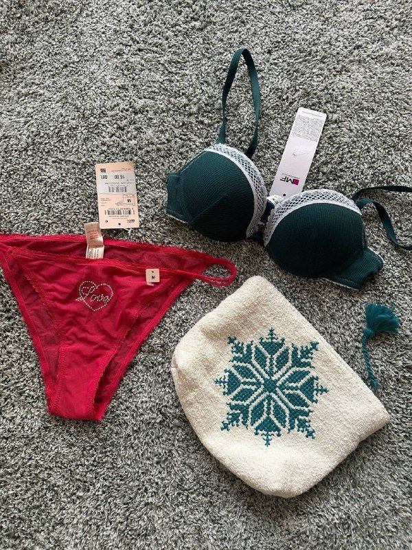 Платье Uniqlo, Платье Bershka, Халат Madame Coco, Джинсы Levi’s, Брюки pull&bear, Пижама Марк Формель, Бюстгальтер, Косметичка, Трусики, Платье H&M, Куртка Bershka, Юбка Uniqlo 8