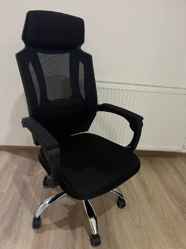 Офисное кресло с регулируемой высотой