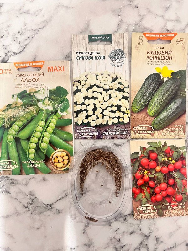 Семена, косметичка, горшки, индикаторы pH, лупа, контейнеры, светильник, коврик