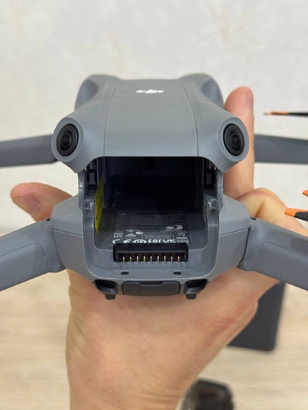 Дрон DJI Air 3 с тремя батареями и хабом 4