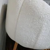 Белый двухместный диван 4