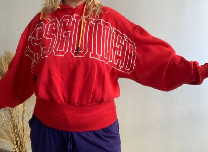 Красное худи Missguided 2