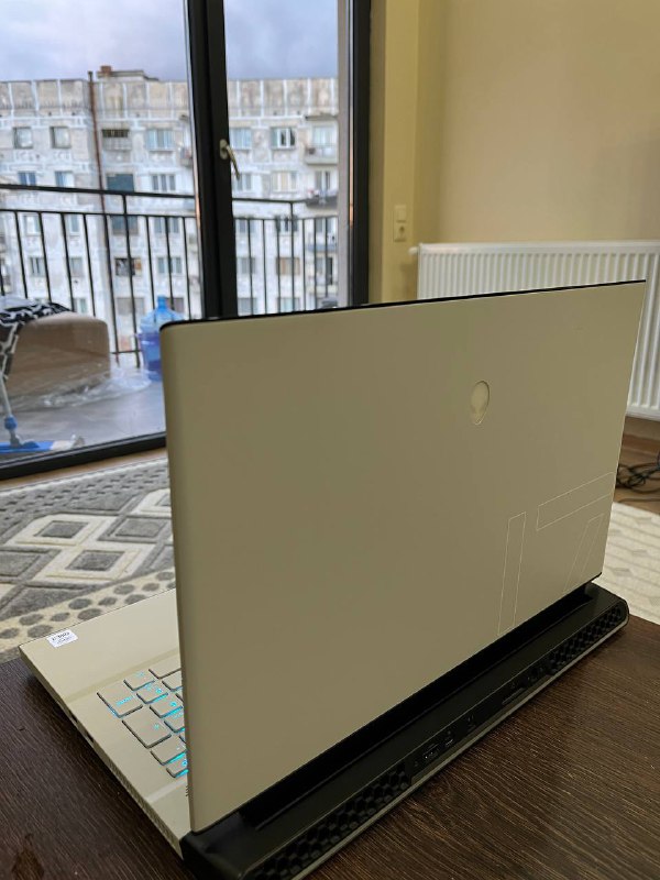 Ноутбук Alienware m17r3, мышь, наушники 3