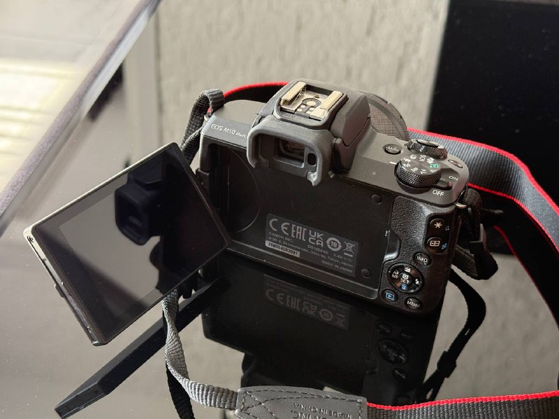 Canon EOS M50 Mark II, SD card, видеосвет, аудиорекордер и другие 6