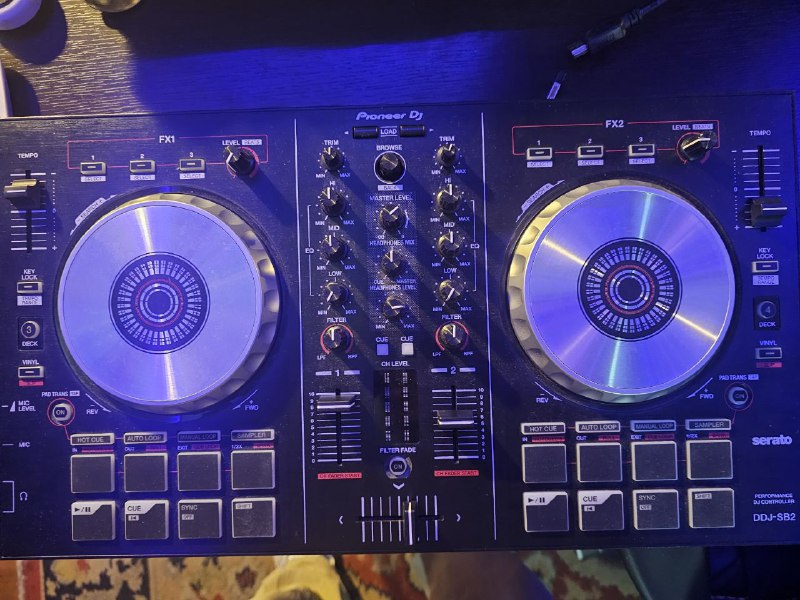 Pioneer DJ DDJ-SB2 контроллер