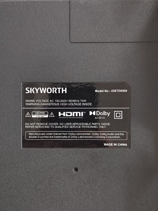 Телевизор 43 дюйма Skyworth с ножками и пультом 2