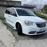 Chrysler Town & Country 2