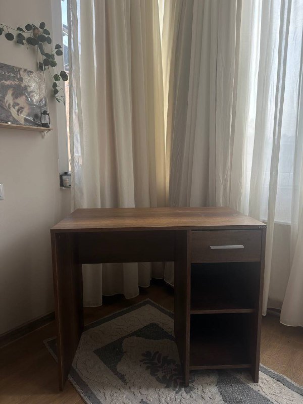 Два стола с мебелью 5