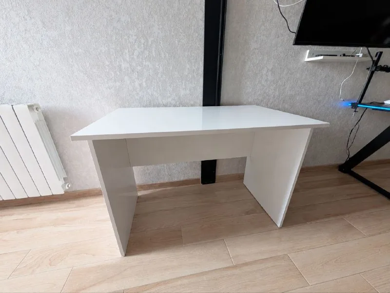 Стол 106x62 см