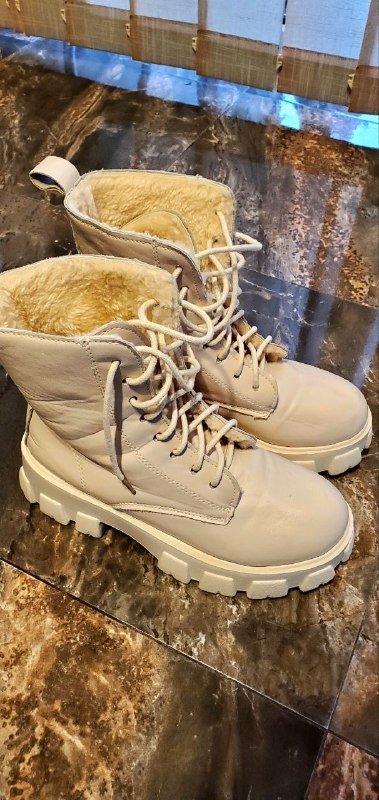 Утепленные ботинки 36 размер, сумка среднего размера