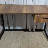 Стол с выдвижным ящиком 2