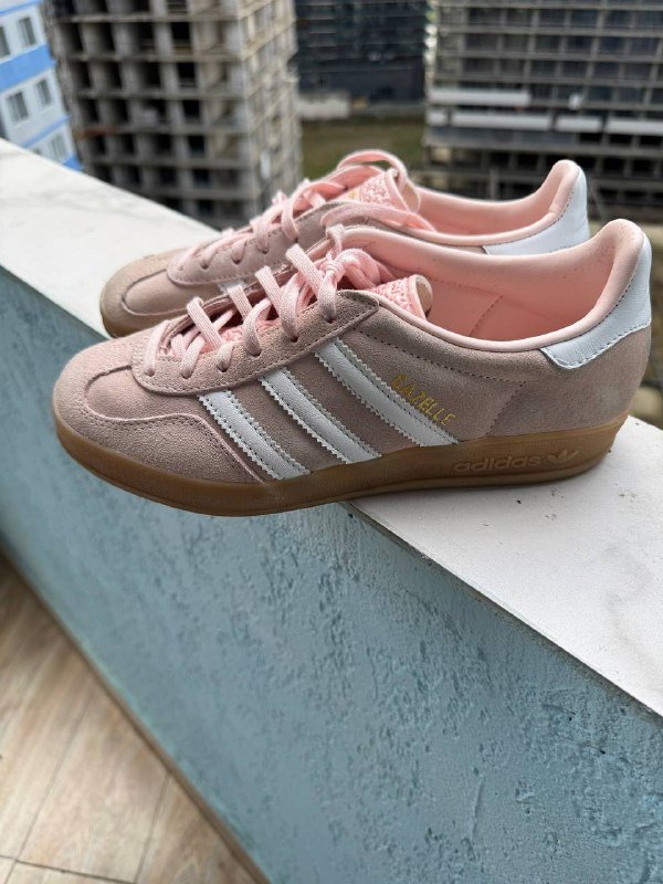 женские кроссовки Adidas розовые