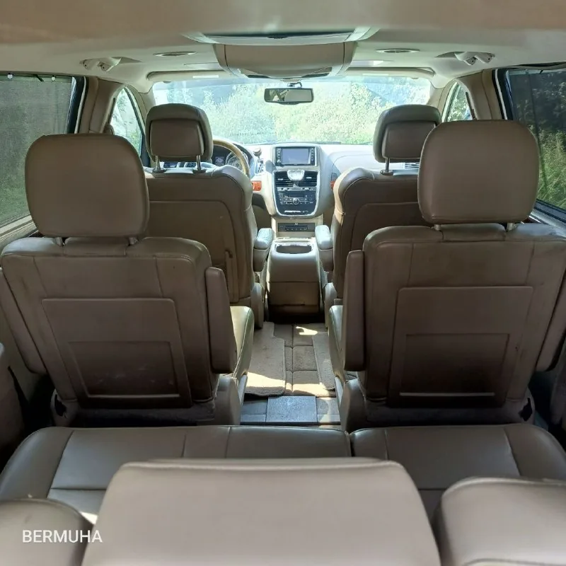 Chrysler Town & Country Platinum 1