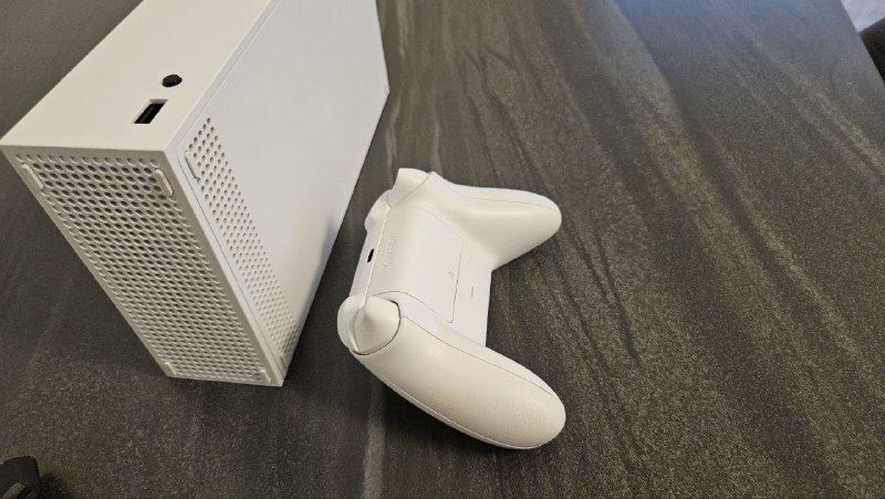 Игровая приставка Xbox Series S с контроллером 2