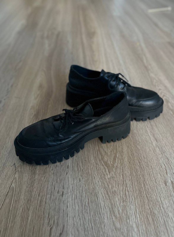 Чёрные кожаные лоферы размер 38 2