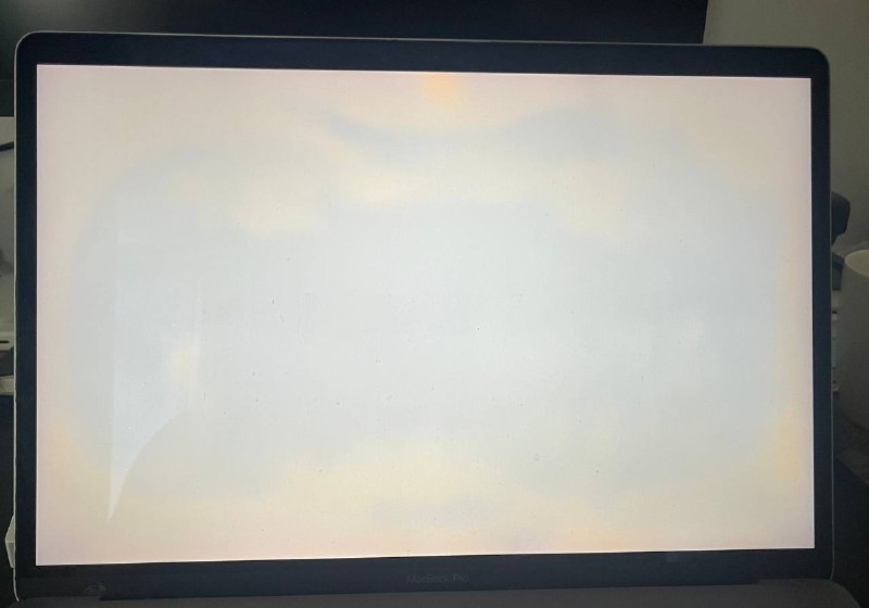 MacBook Pro 15 2017 i7 16GB 5