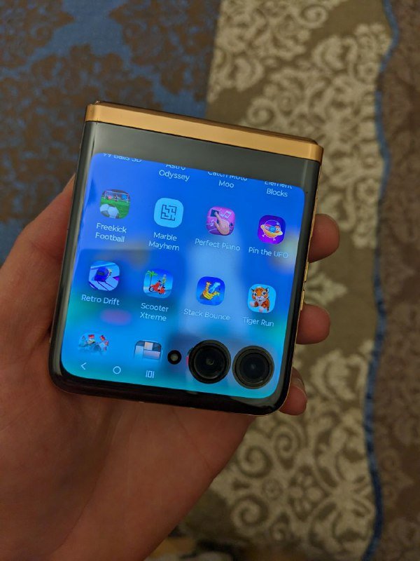 Motorola RAZR Plus 2023 раскладушка 5