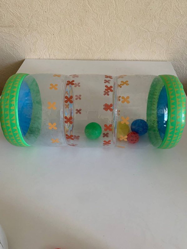 Детские игрушки, книги, коврик 9