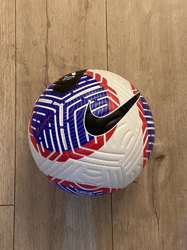 Футбольный мяч Nike Academy