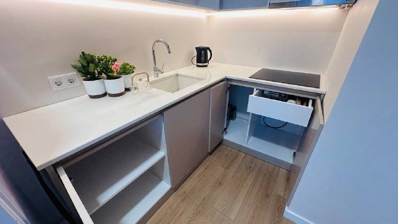 Кухонный гарнитур шкафы верхние и нижние с подсветкой 4